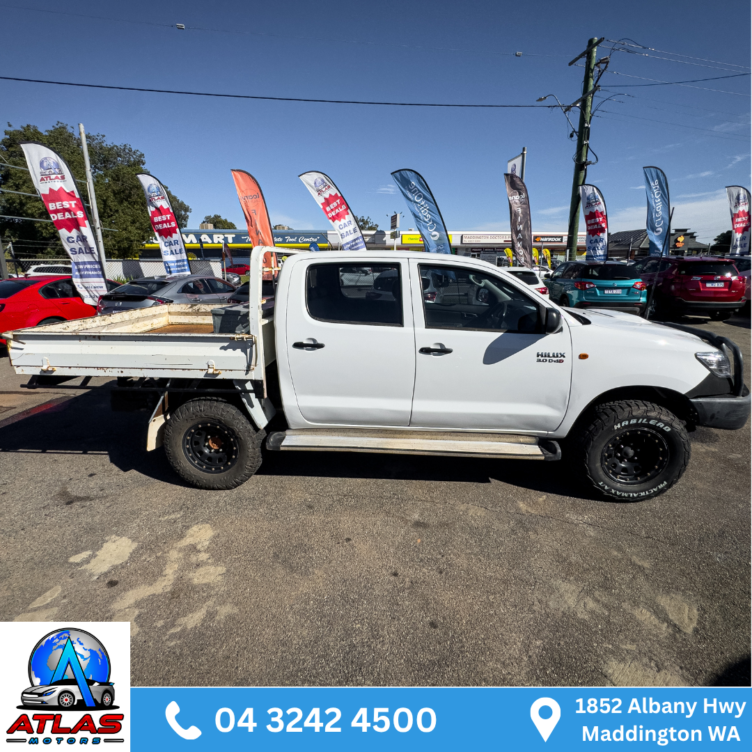2013 Toyota Hilux SR (4x4 Manual) - Image 11