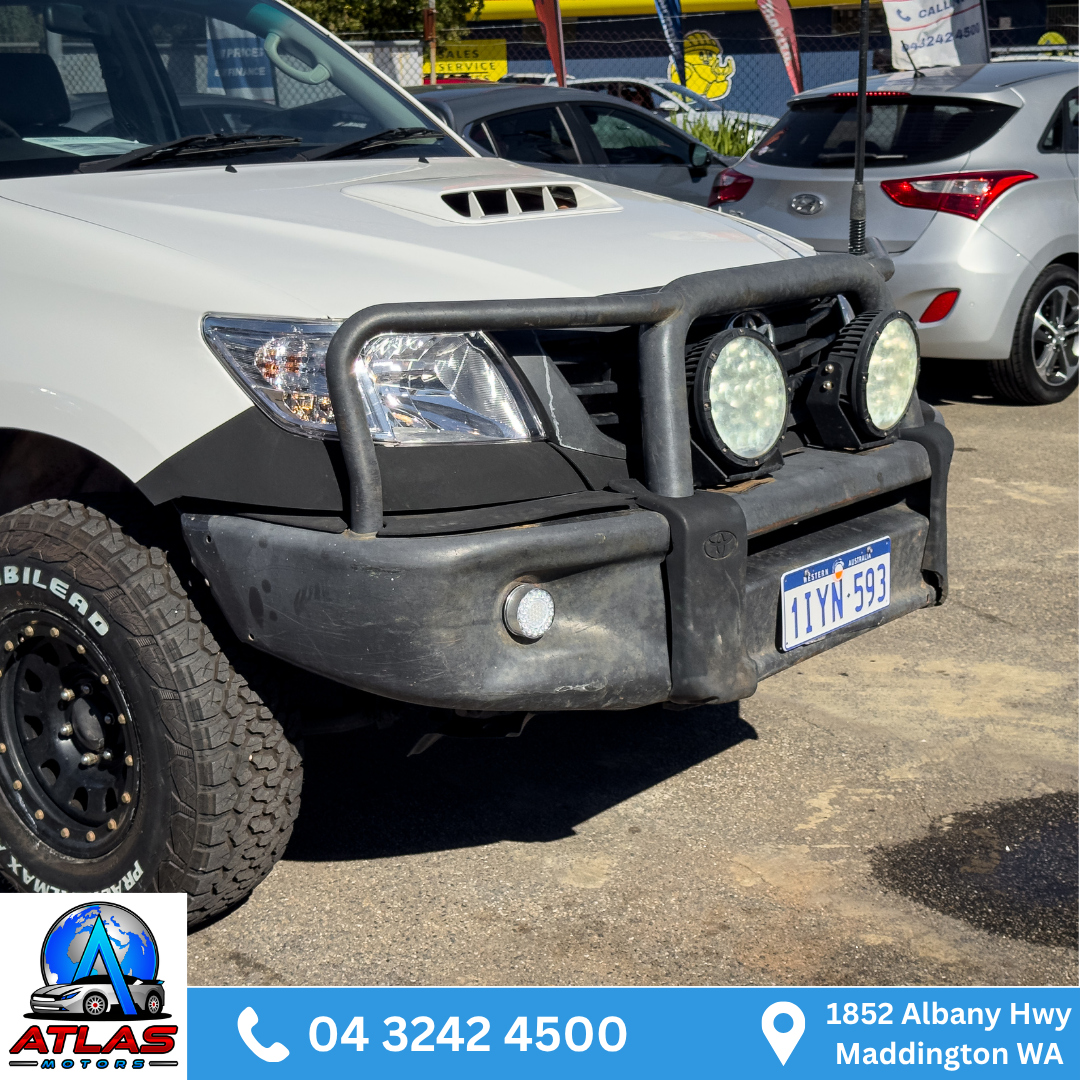 2013 Toyota Hilux SR (4x4 Manual) - Image 13