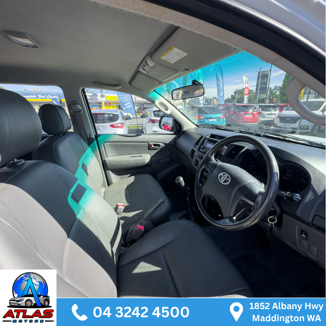 2013 Toyota Hilux SR (4x4 Manual) - Image 14