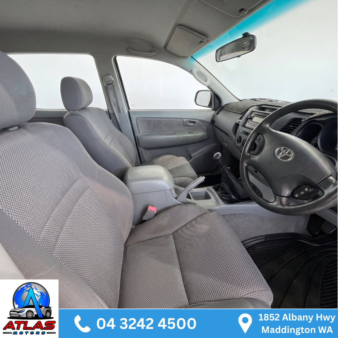 2006 Toyota Hilux SR (4x4 Manual) - Image 14