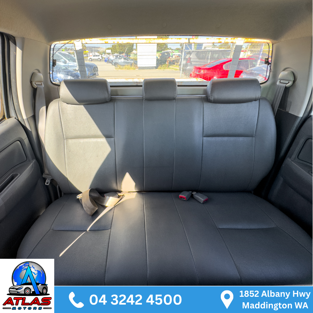 2013 Toyota Hilux SR (4x4 Manual) - Image 16