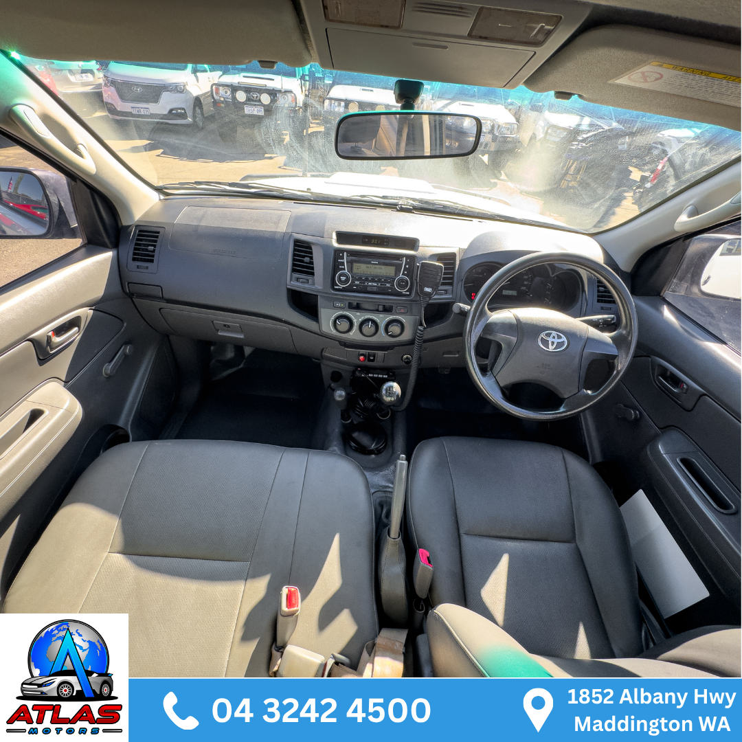 2013 Toyota Hilux SR (4x4 Manual) - Image 18