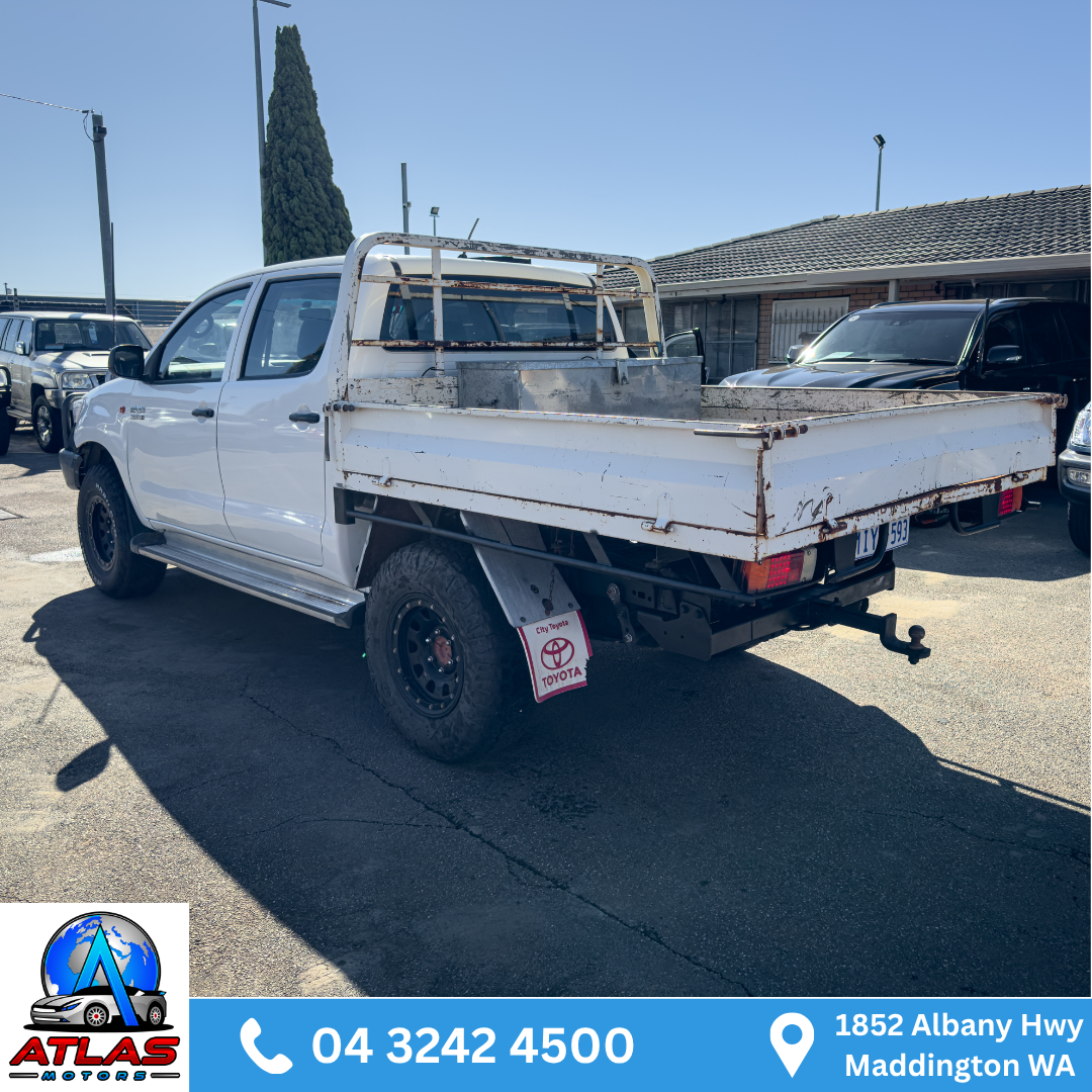 2013 Toyota Hilux SR (4x4 Manual) - Image 6
