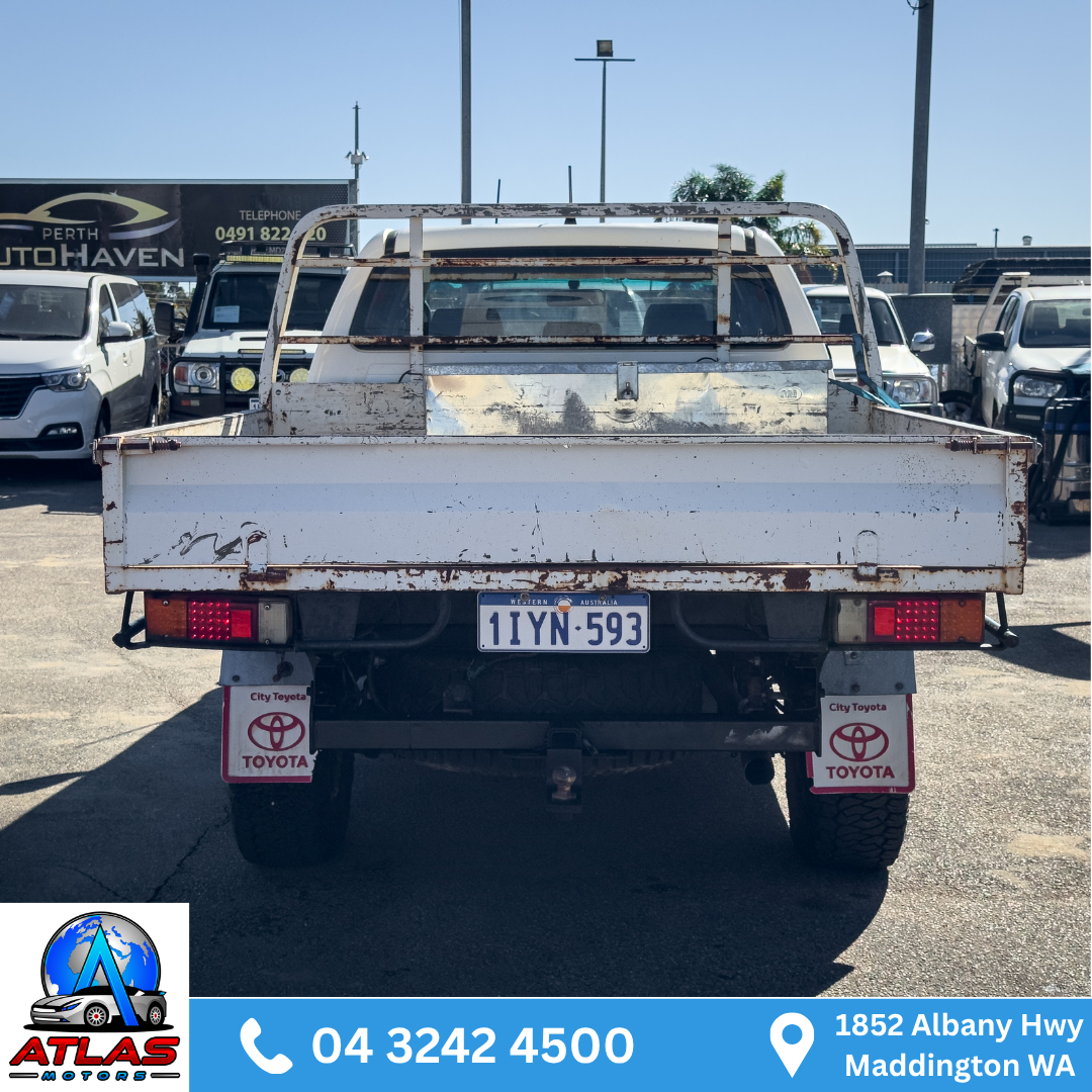 2013 Toyota Hilux SR (4x4 Manual) - Image 8