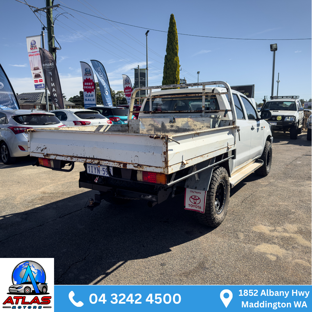 2013 Toyota Hilux SR (4x4 Manual) - Image 9