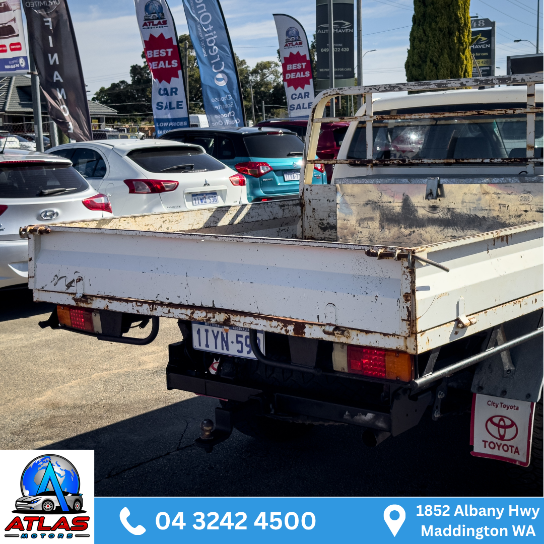 2013 Toyota Hilux SR (4x4 Manual) - Image 10